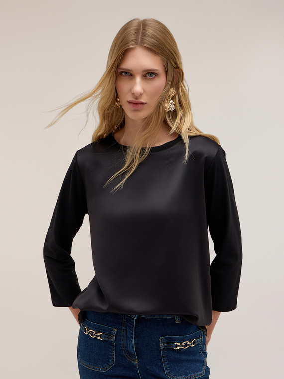 Two-tone T-shirt with three-quarter sleeves