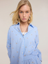 Chemise oversize &agrave; rayures avec broderies de perles image number 3