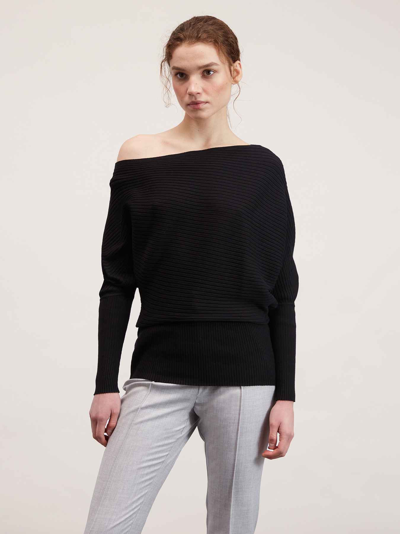 Asymmetrischer Pullover in Flachrippstrick image number 0