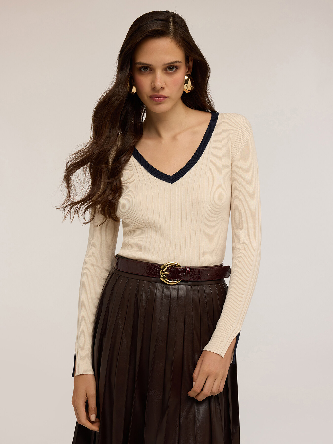 Two-tone ribbed sweater image number 2