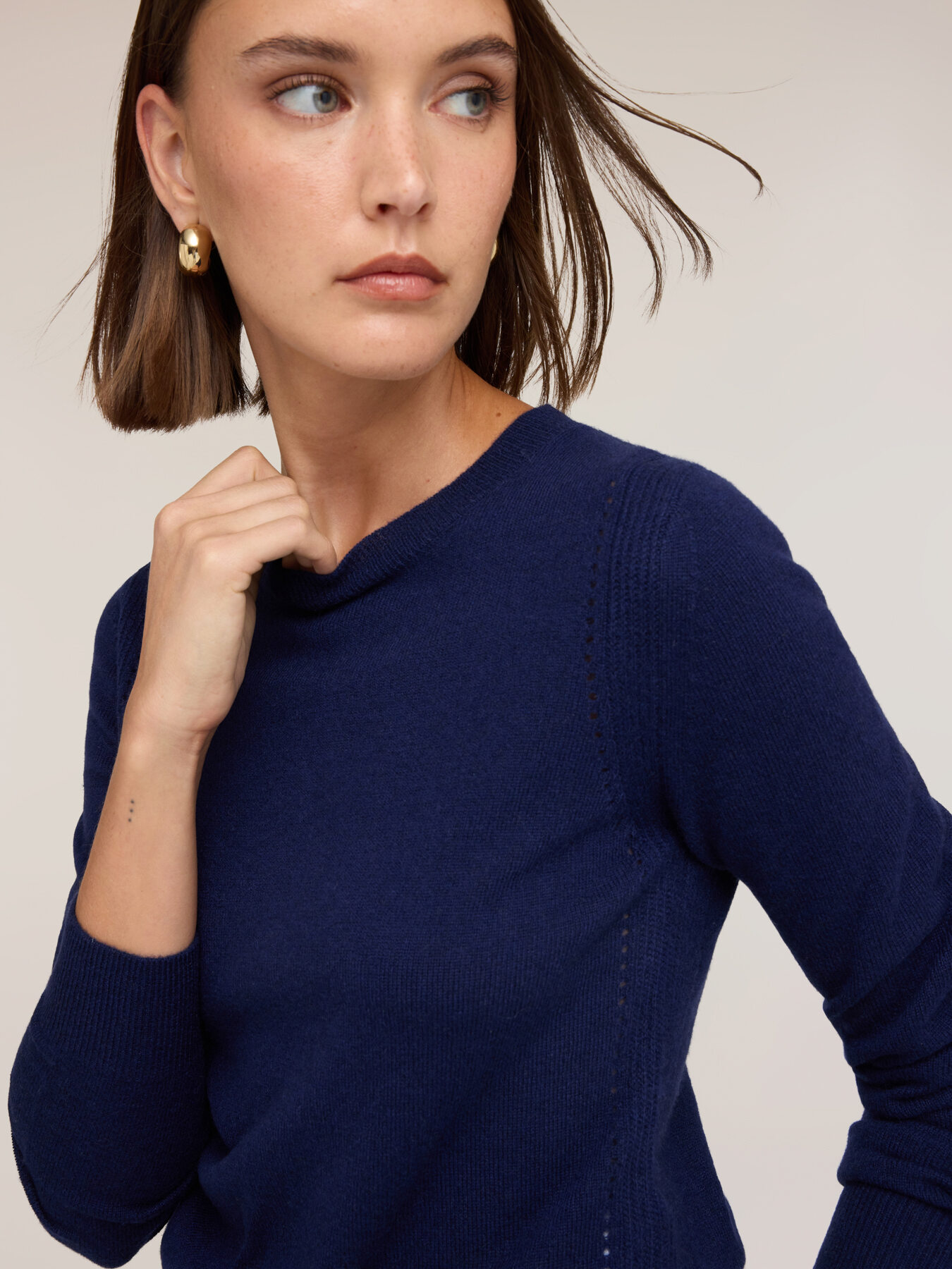 Crewneck cashmere sweater image number 3