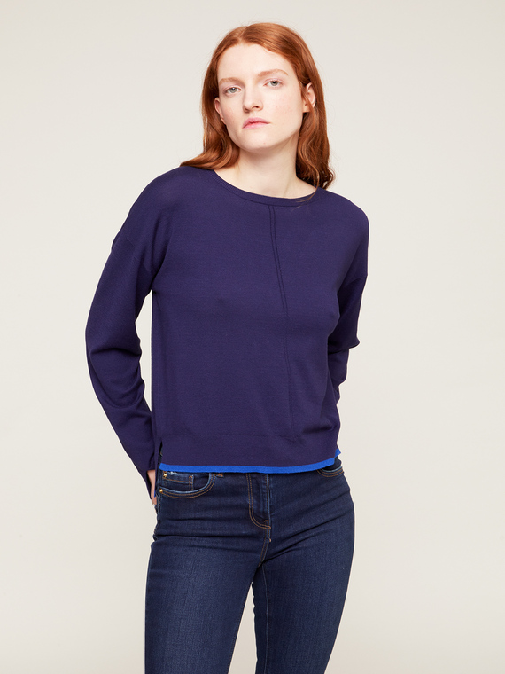 Sweater with boat neck contrasting trims