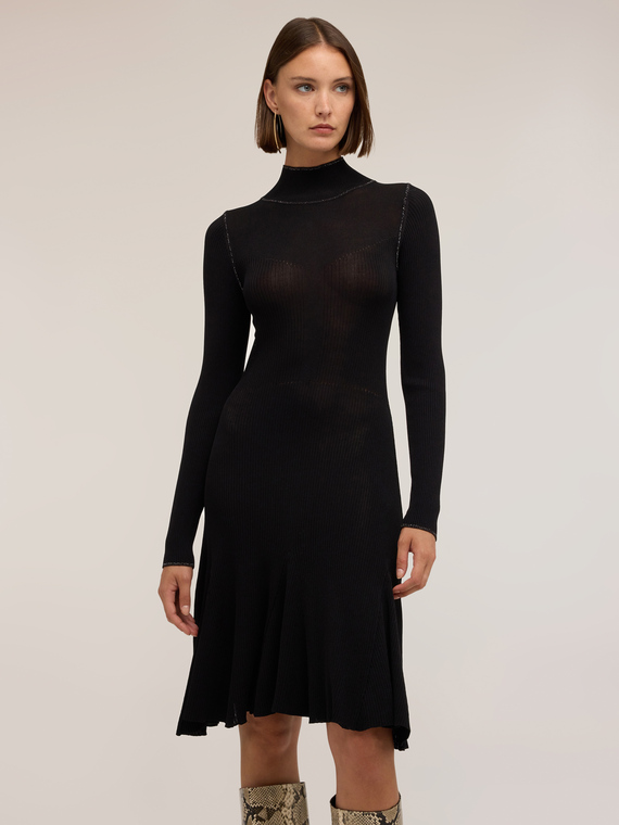 Vestido flare de punto fino acanalado