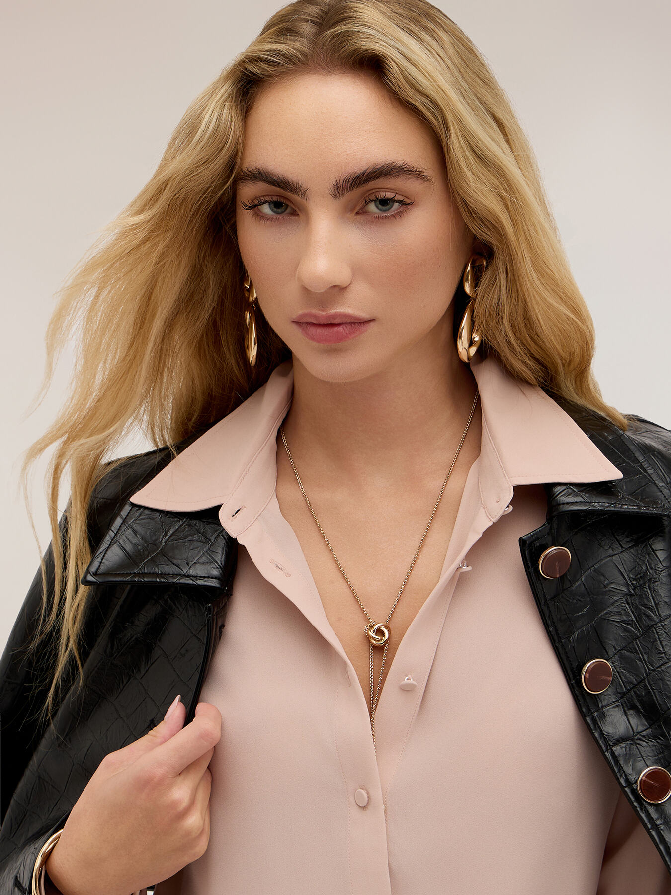 Cr&ecirc;pe de chine shirt with classic collar image number 1