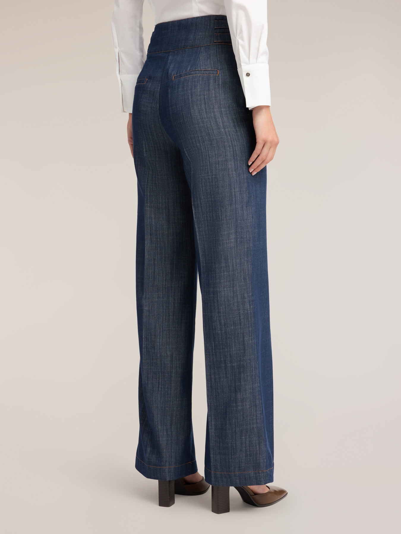 High-waisted palazzo jeans in denim with pleat image number 1