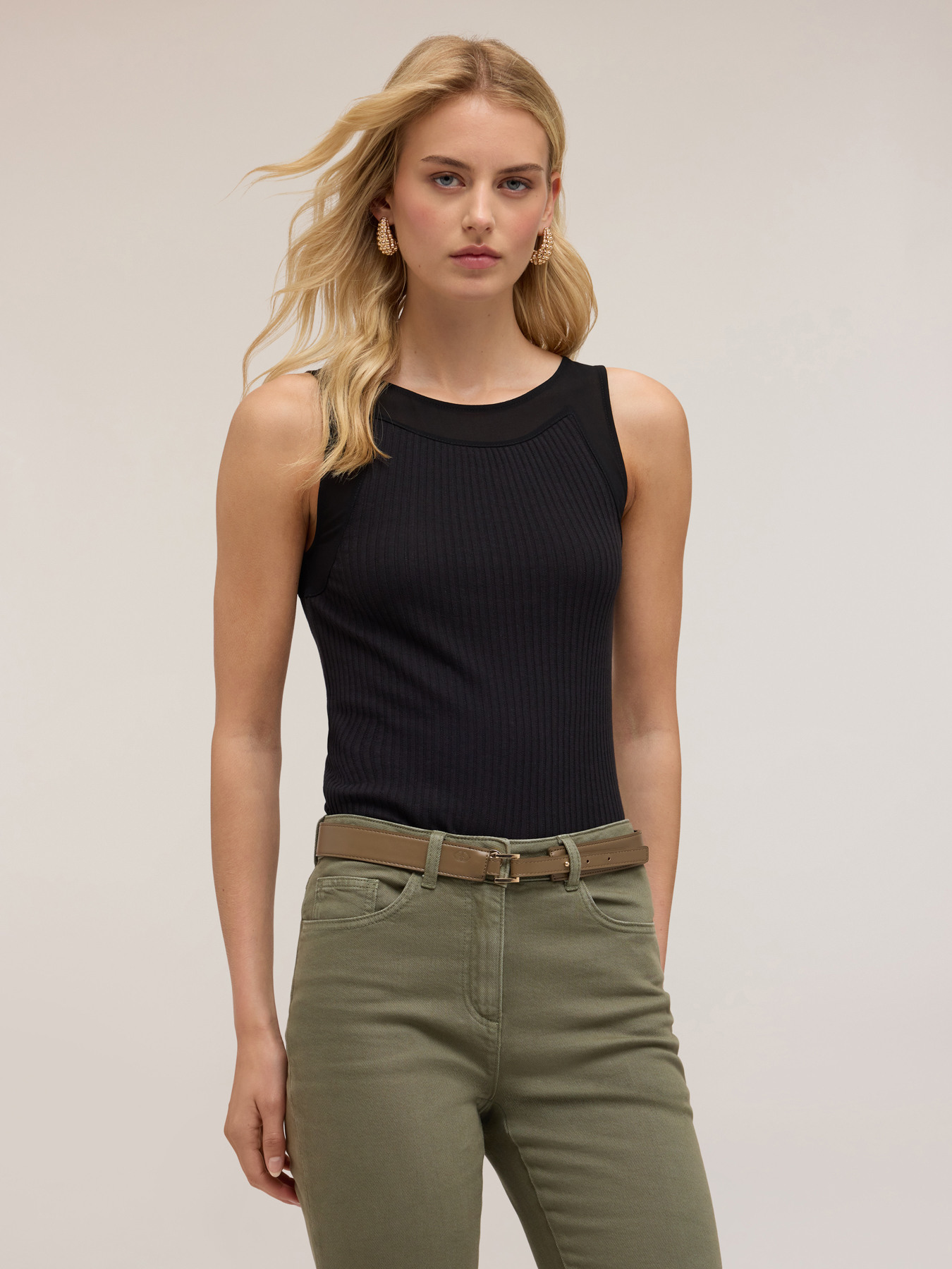 Top con bordi in georgette image number 2