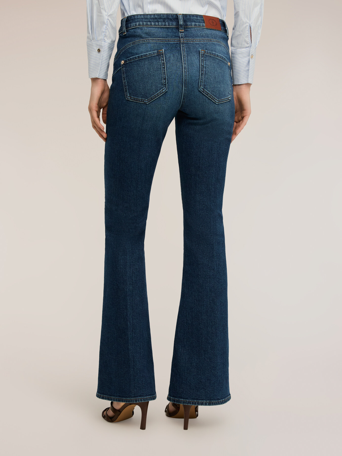 Flare Push-up Jeans mit hoher Taille image number 1