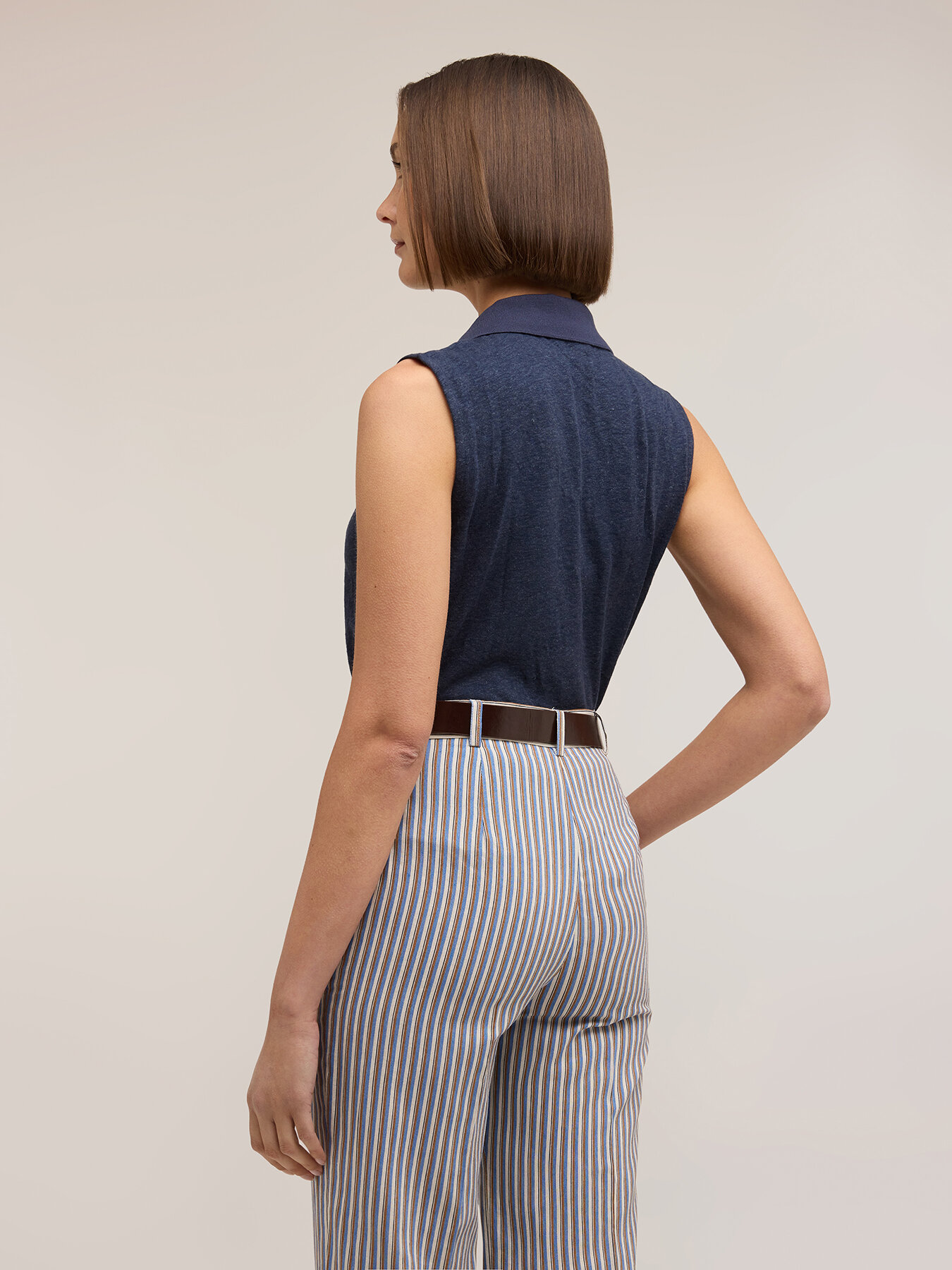 V-neck linen blend top with collar image number 1