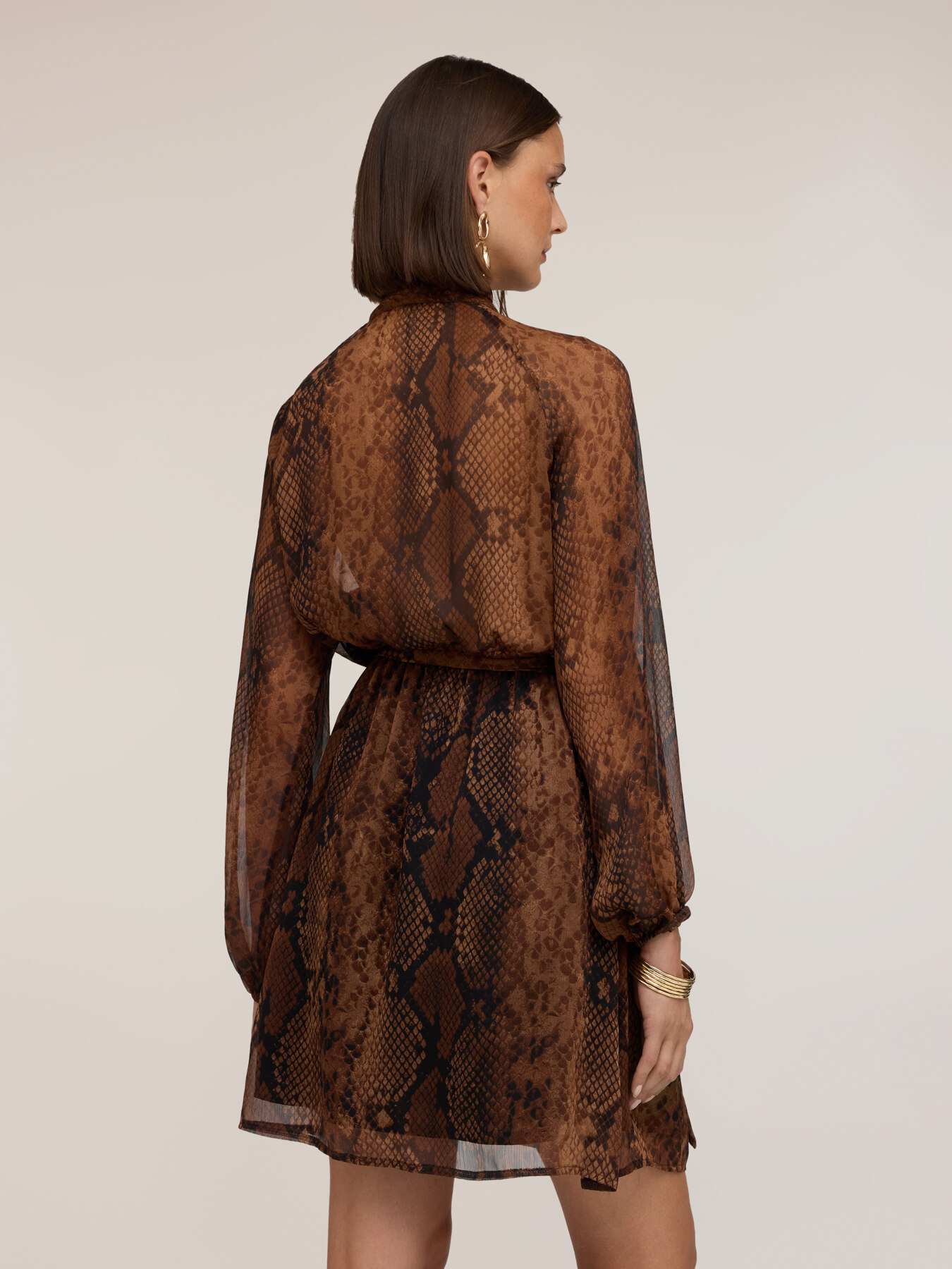 Kurzes drapiertes Kleid mit Python-Print image number 1