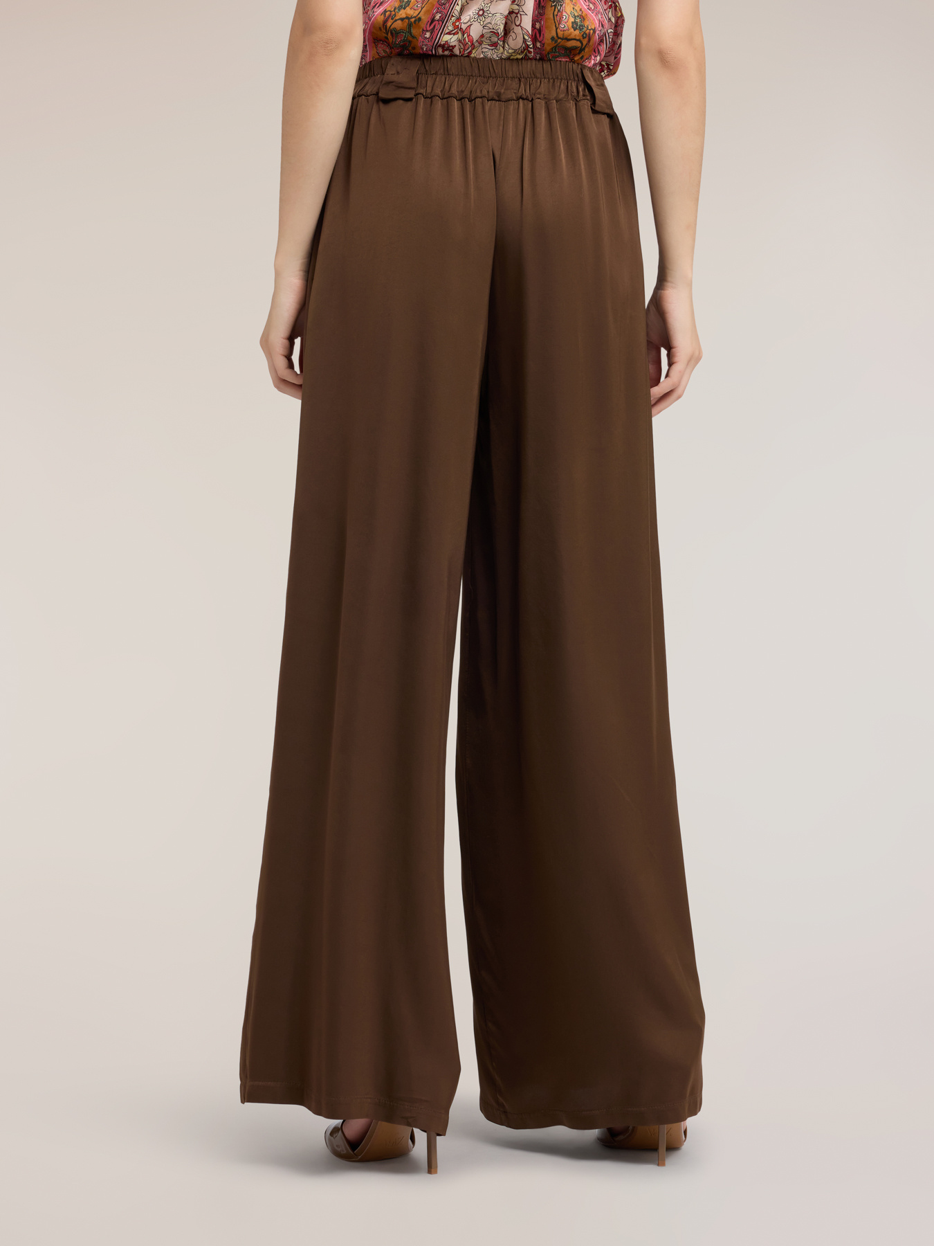 Pantalon palazzo en satin avec plis image number 2
