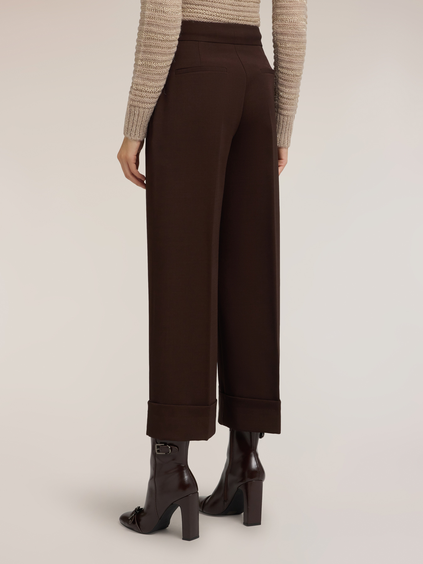 Cropped-Hose mit hohem Bund und Umschlag image number 1