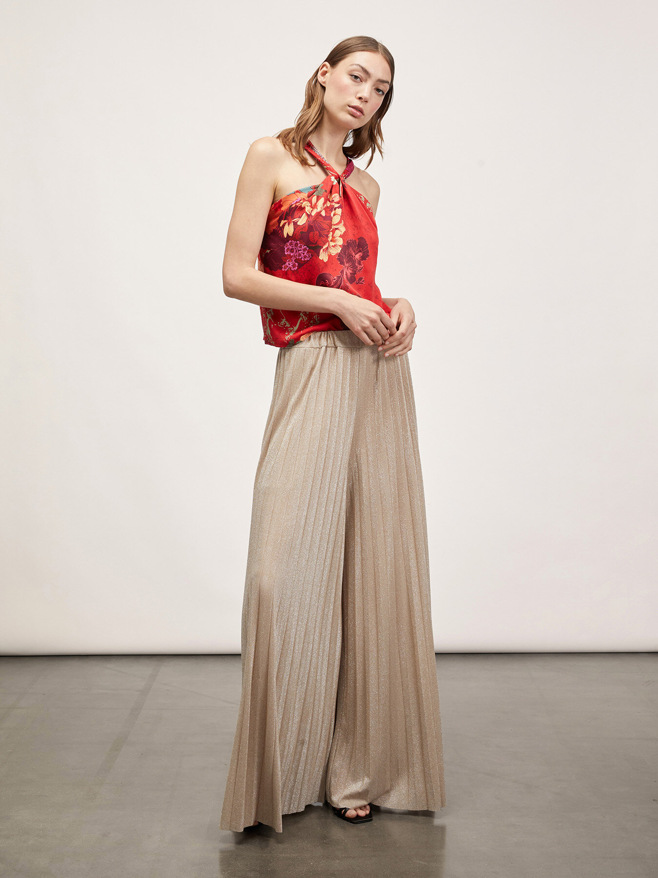 Pantalones plisados en tejido de punto lúrex image number 3