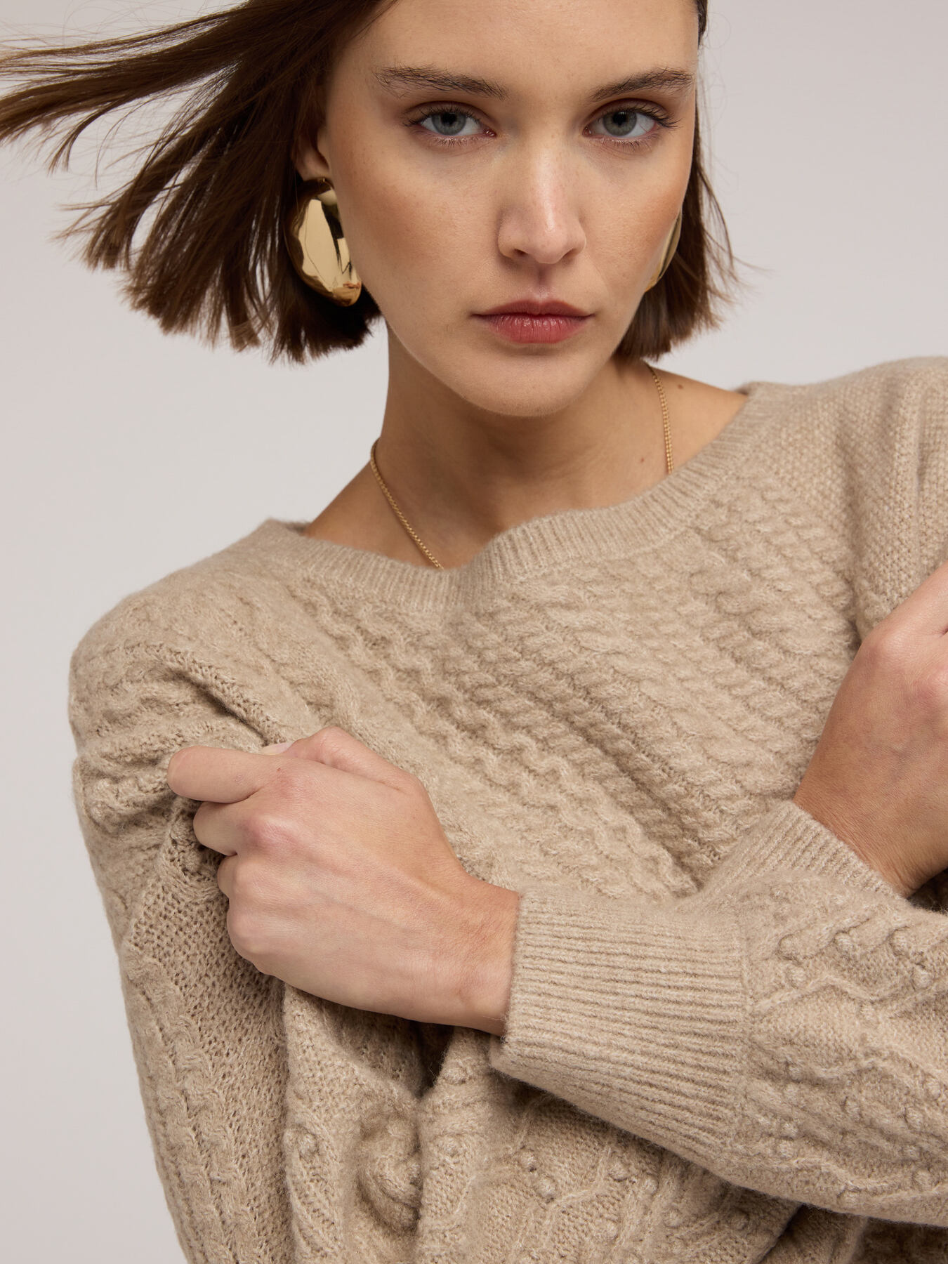 Pull asym&eacute;trique &agrave; tresses image number 3