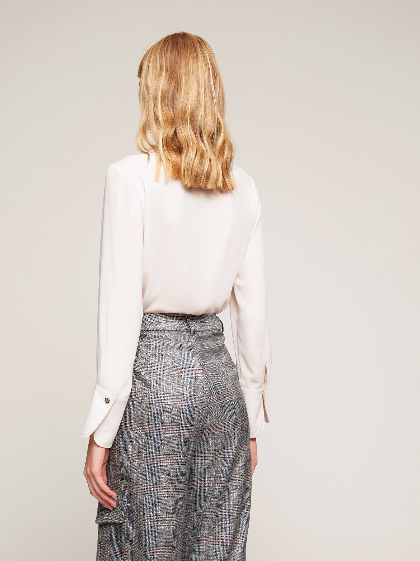 Weich fallende Hemdbluse mit mit Überkreuzung image number 1