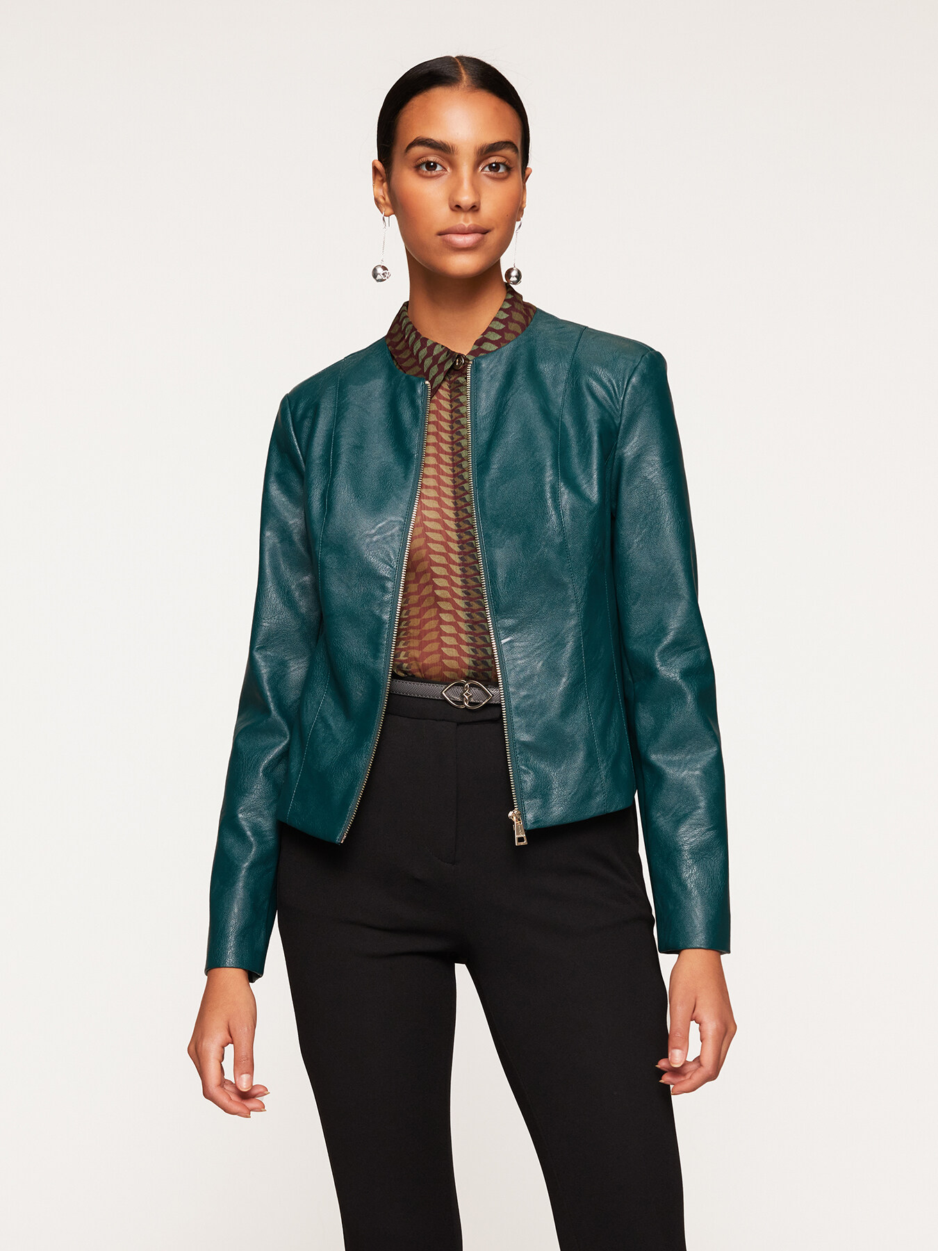 Giubbotto in similpelle con tagli shaping image number 0