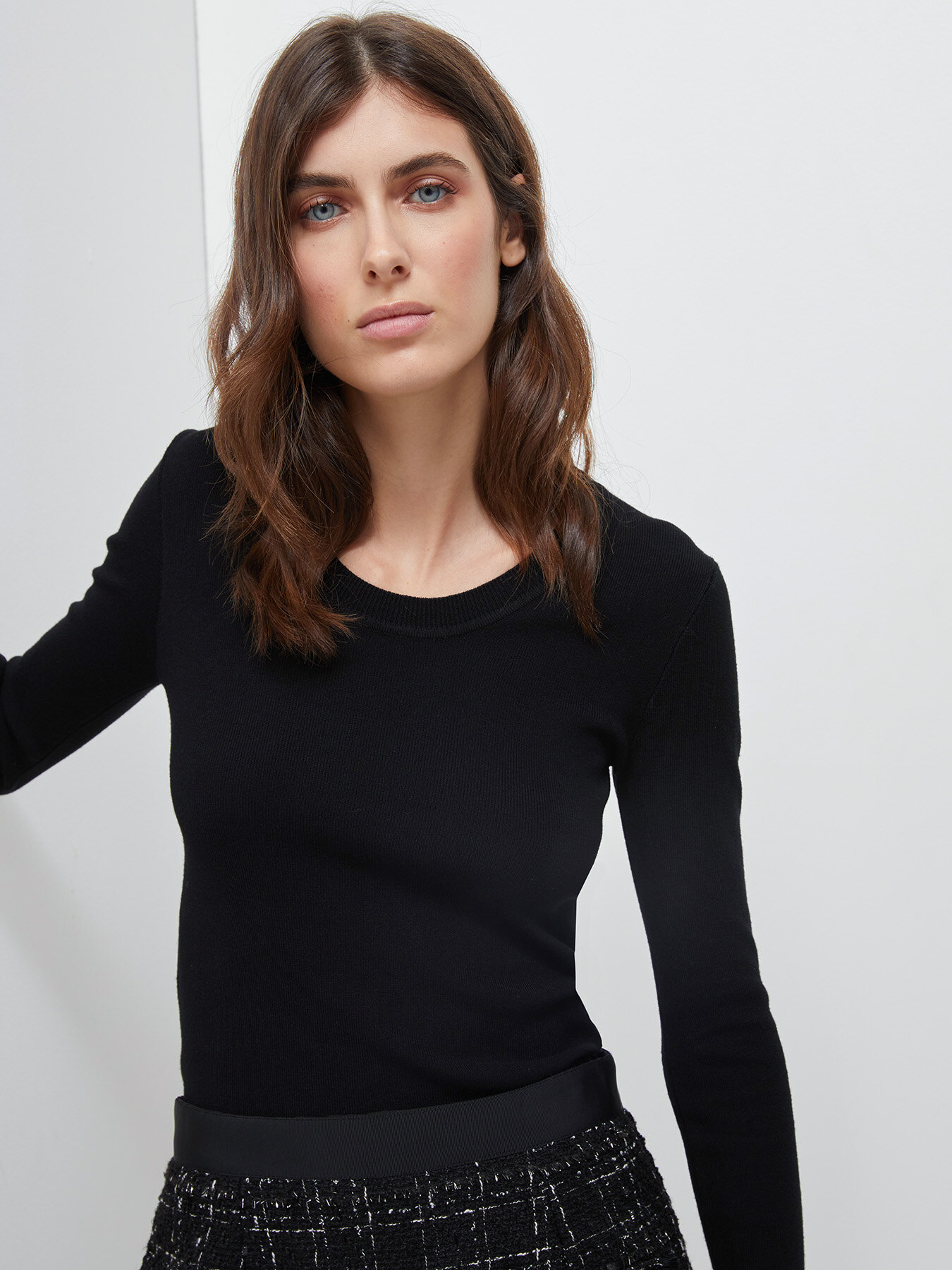 Rounded neckline sweater image number 0