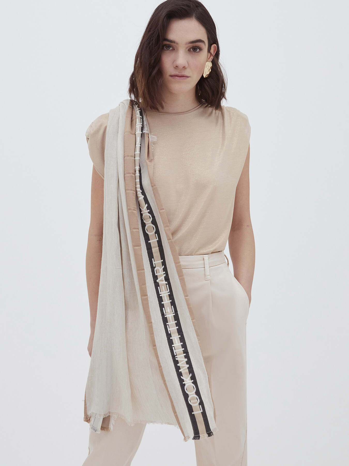 Stola con bordi "Look with the heart" image number 0