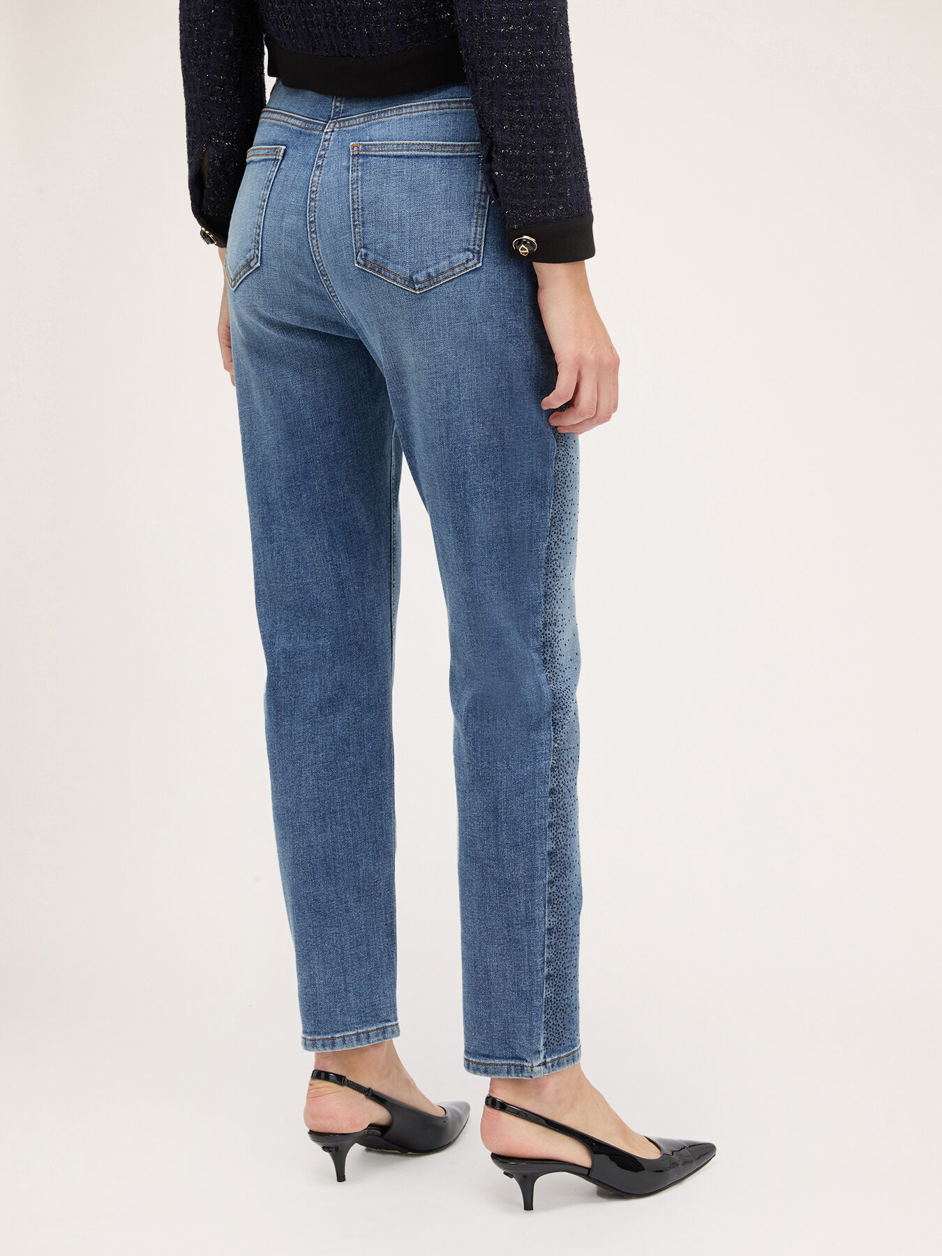 Vaqueros regular con pedrer&iacute;a image number 1