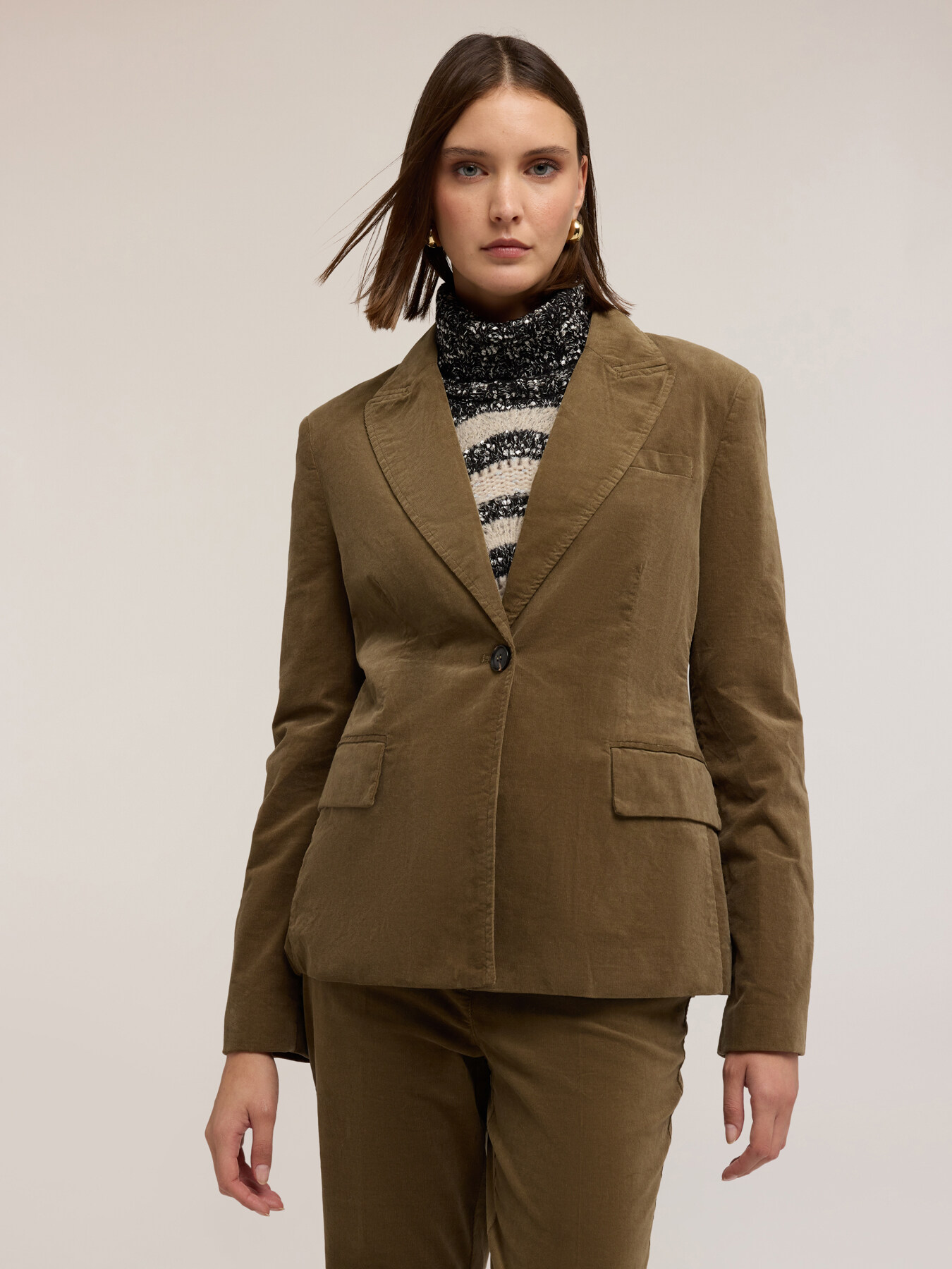 Blazer en velours c&ocirc;tel&eacute; de coton image number 2