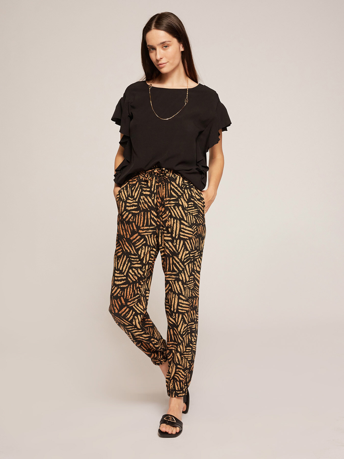 Flowing joggers with ethnic pattern image number 0