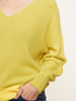 Pullover mit V-Ausschnitt aus Angora-Mischgarn image number 2