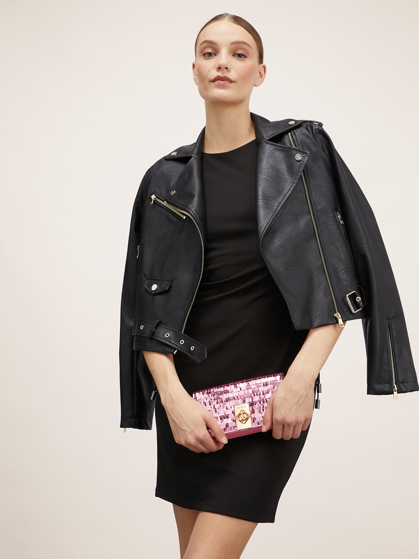 Robe courte avec torsade lat&eacute;rale image number 4