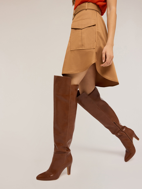 Hochhackige Stiefel