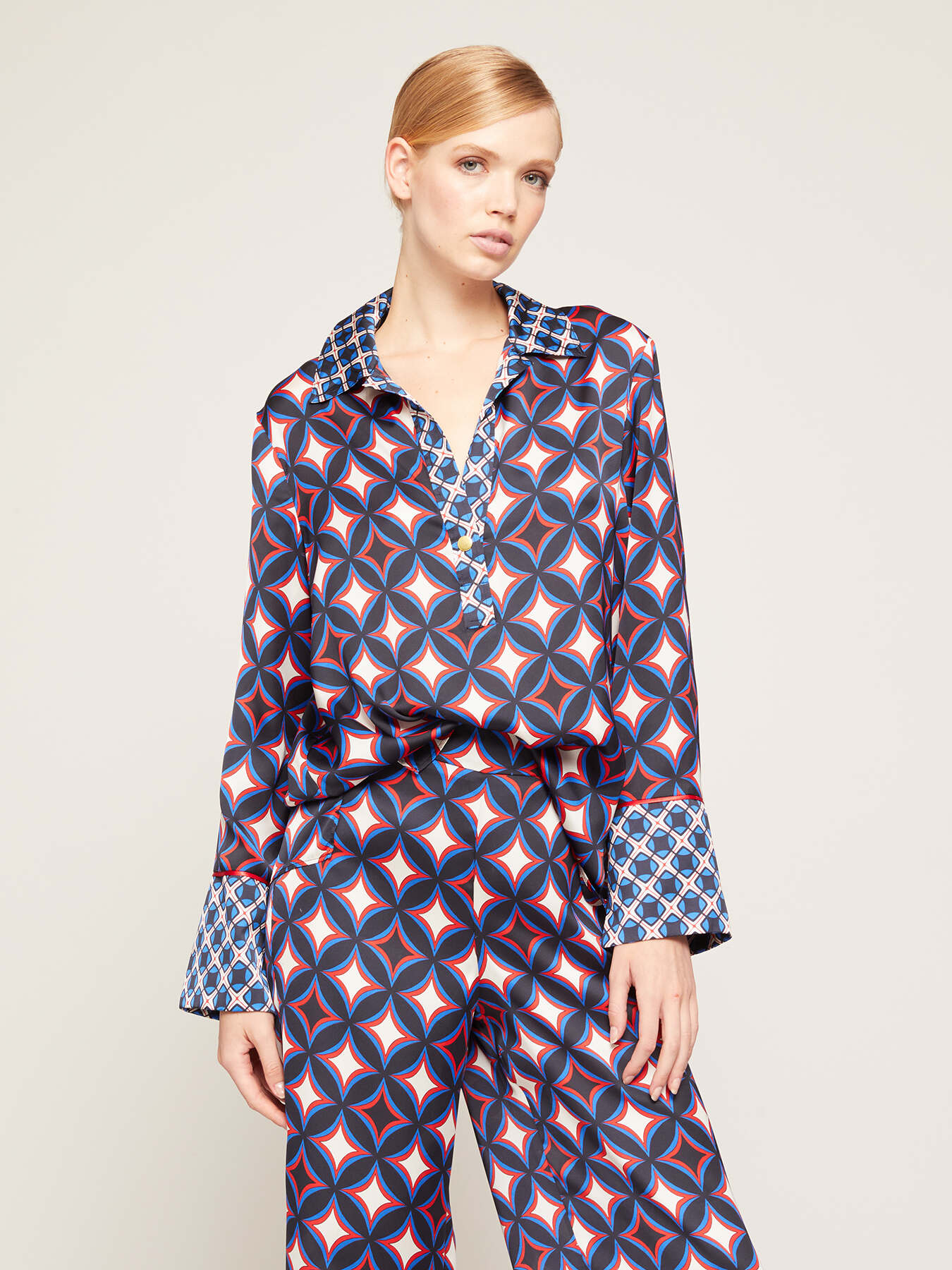 Blouse with geometric pattern collar image number 0