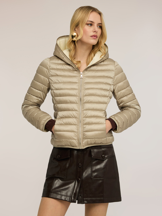 Lightweight hooded down jacket