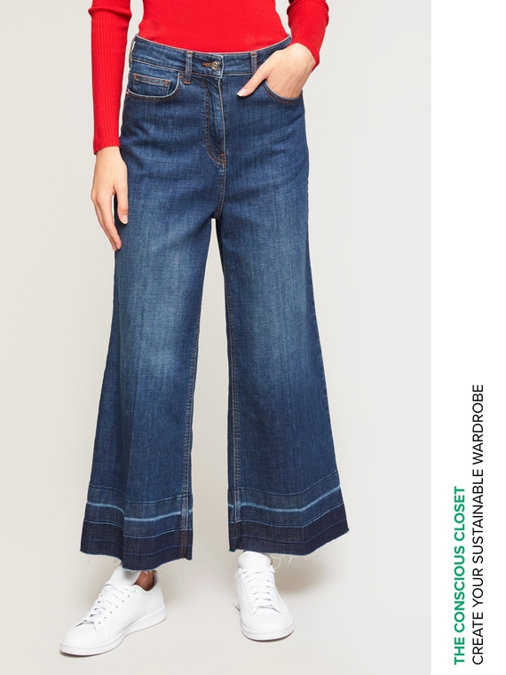 Jeans mit weitem Bein und ausgefranstem Rand
