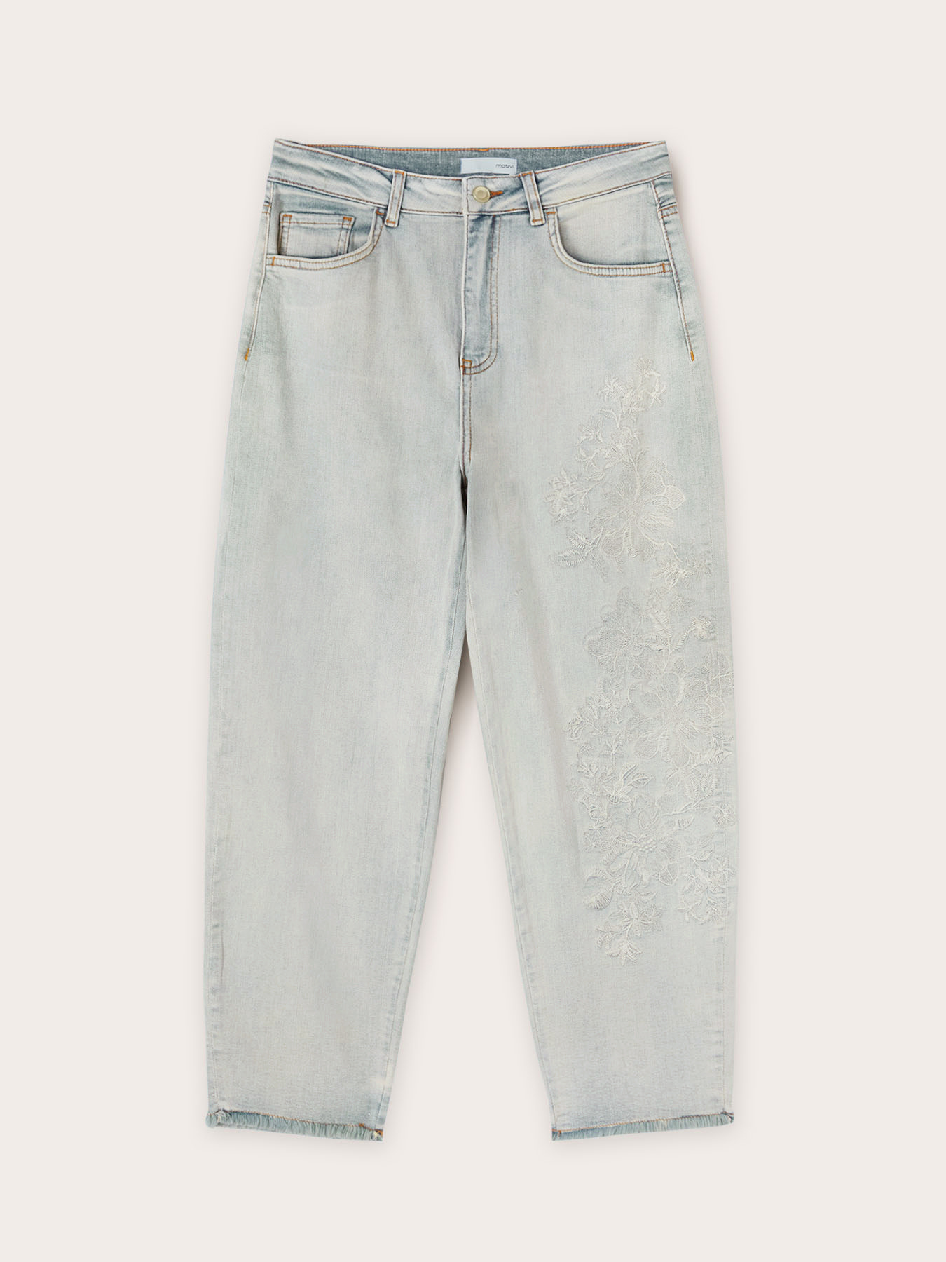 Vaqueros balloon fit con bordado image number 4