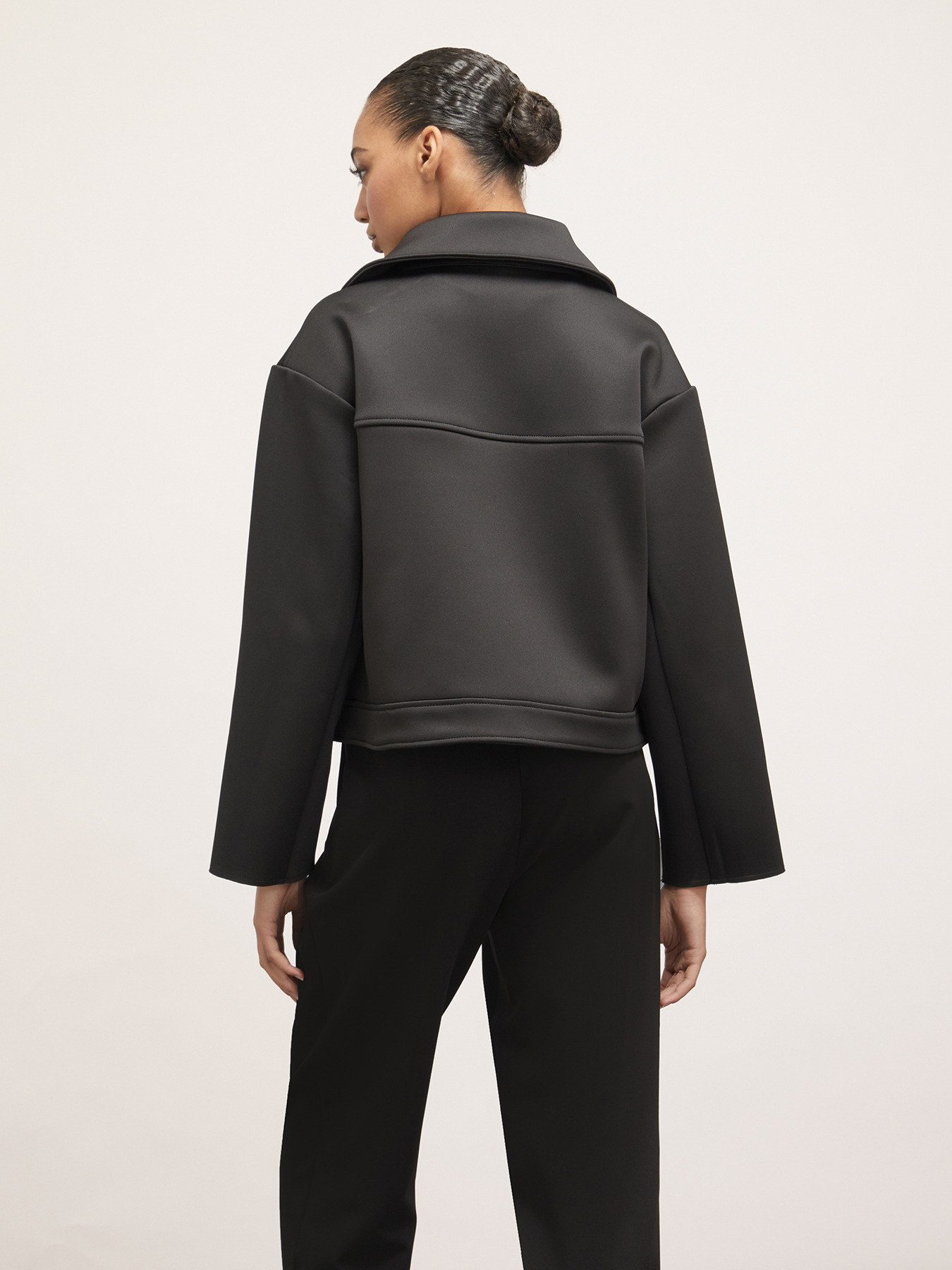 Chaqueta tipo “chupa” amplia en tejido scuba image number 1