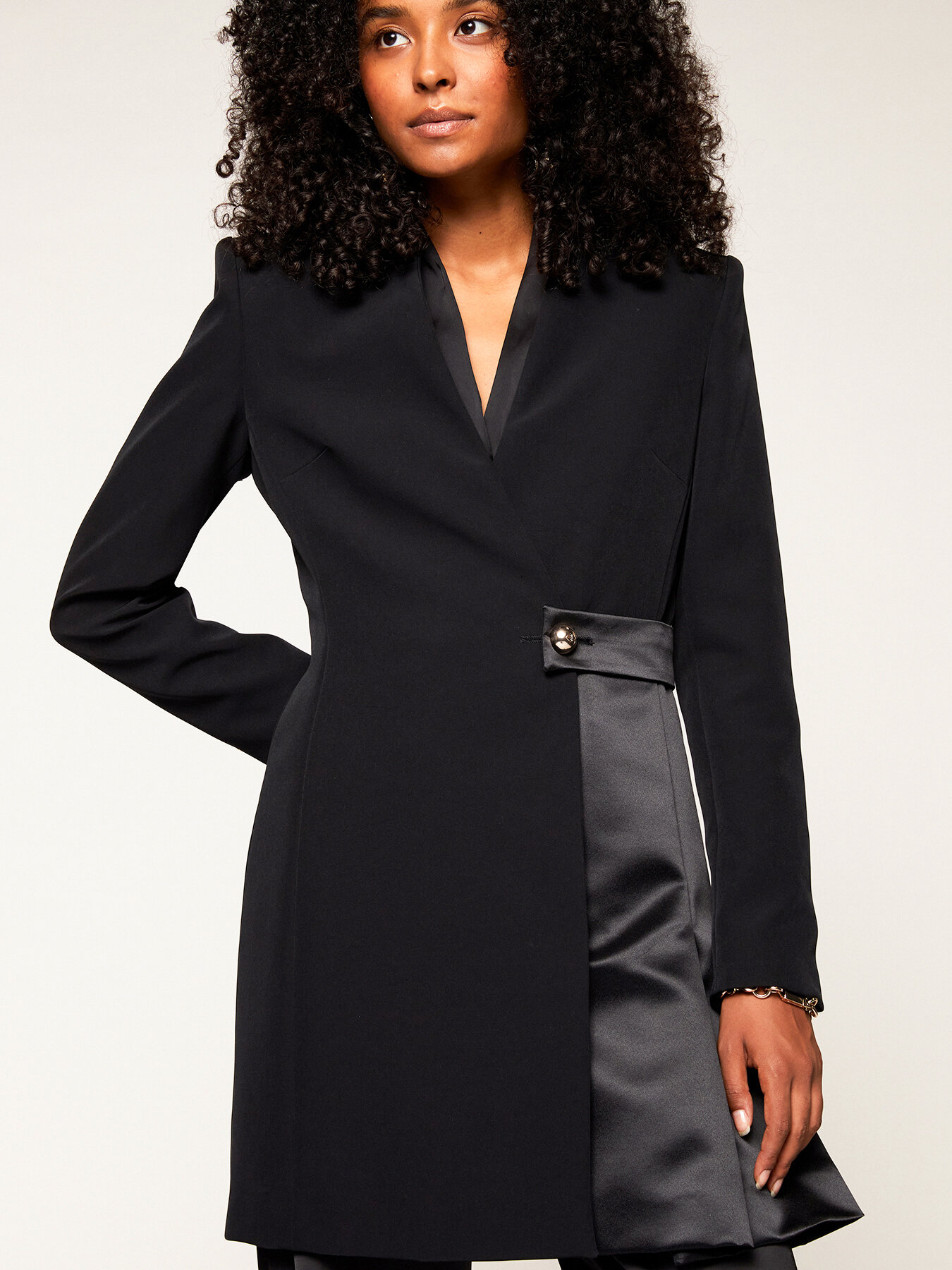 Giacca elegante senza collo in tessuto tecnico image number 2