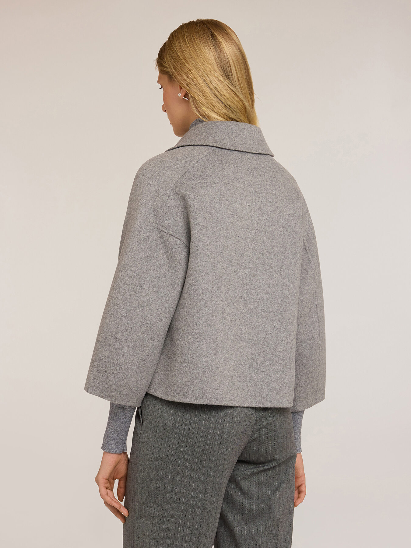 Capa corta de paño de mezcla de lana image number 1