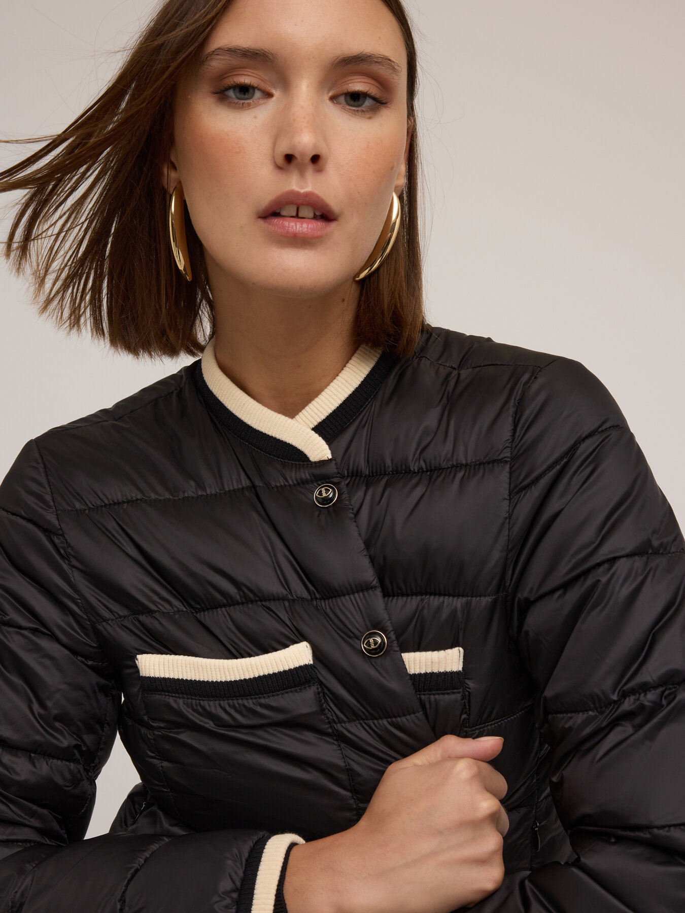 Doudoune rembourr&eacute;e avec bordures contrastantes image number 3