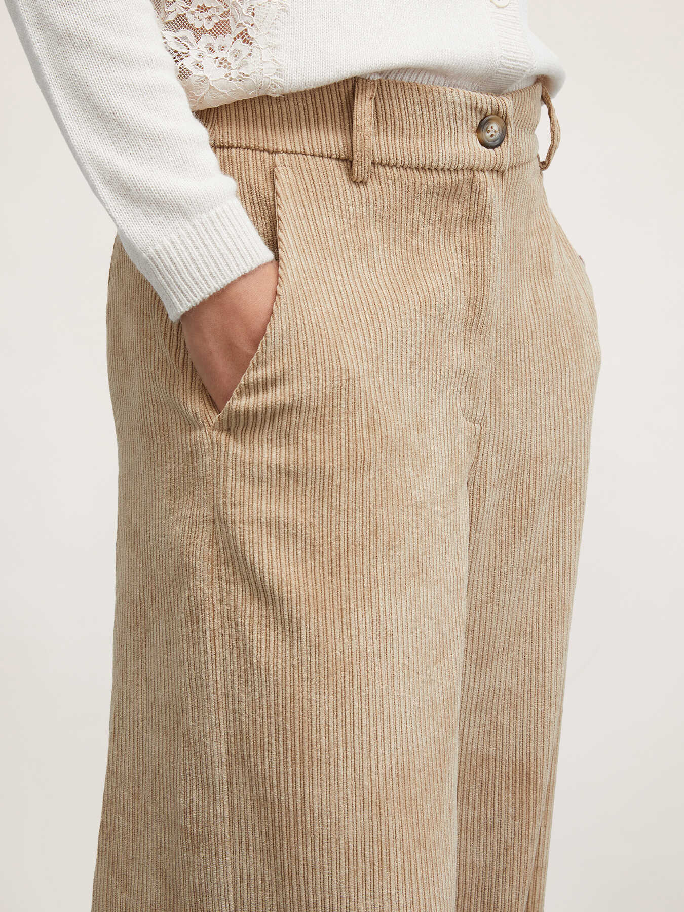 Pantalon large en velours &agrave; c&ocirc;tes image number 2