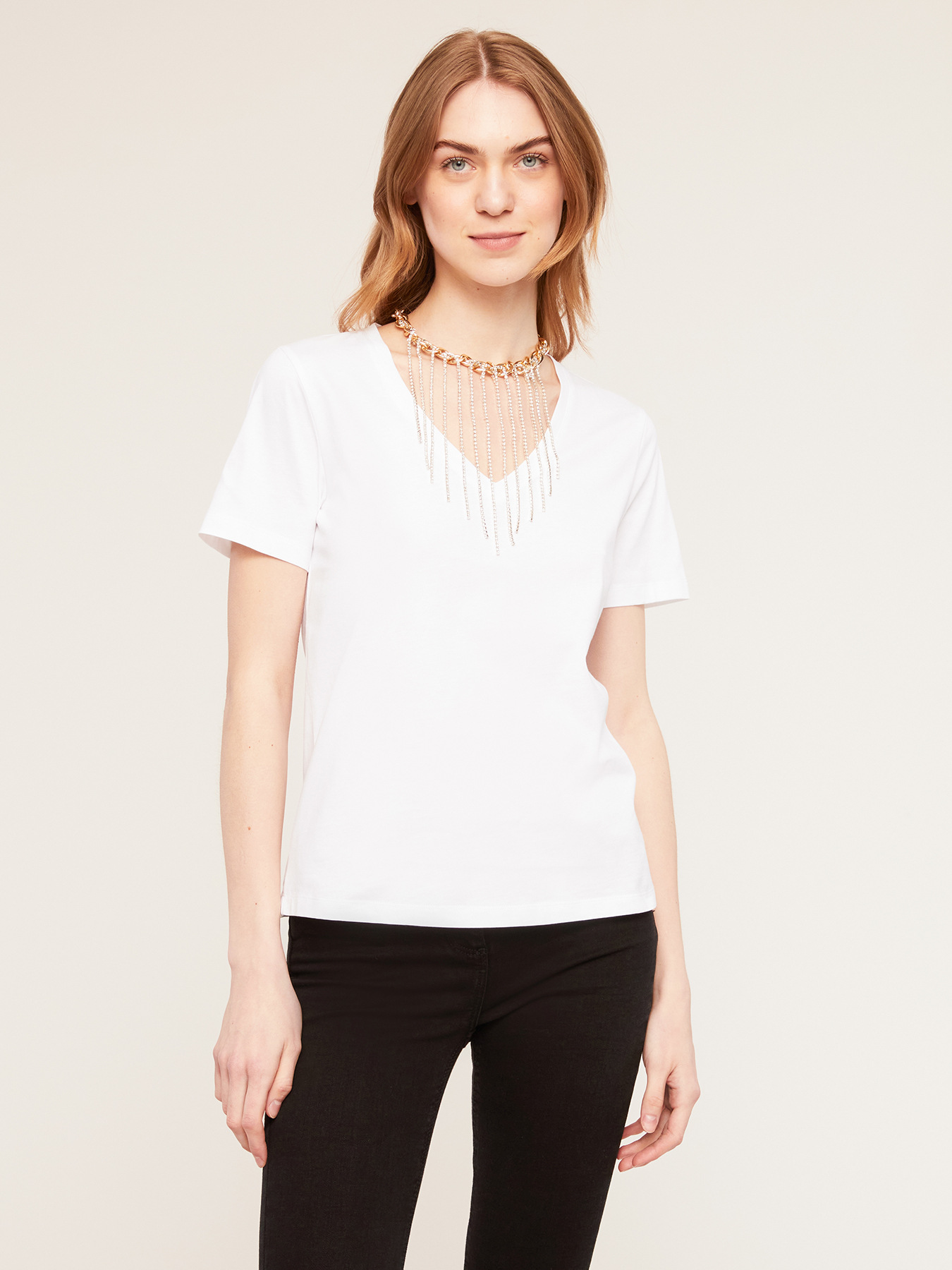 Short-sleeved T-shirt with necklace image number 0