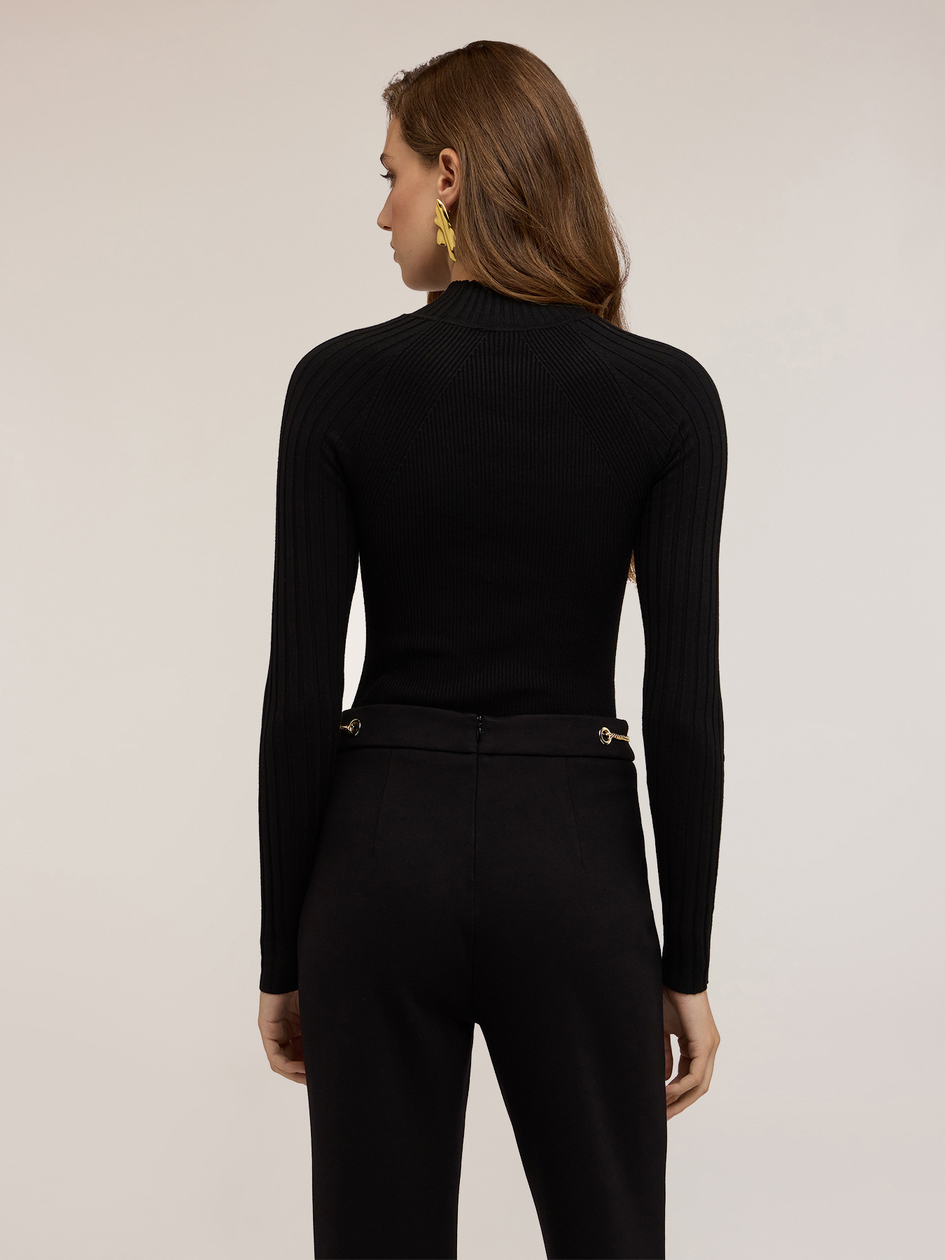 Pulover pe gât cu nervuri mulat pe corp image number 1