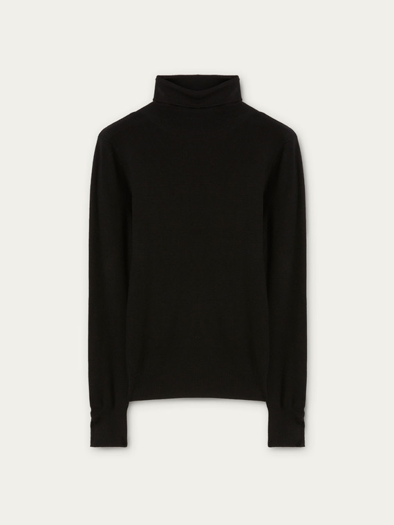 Solid colour turtleneck sweater