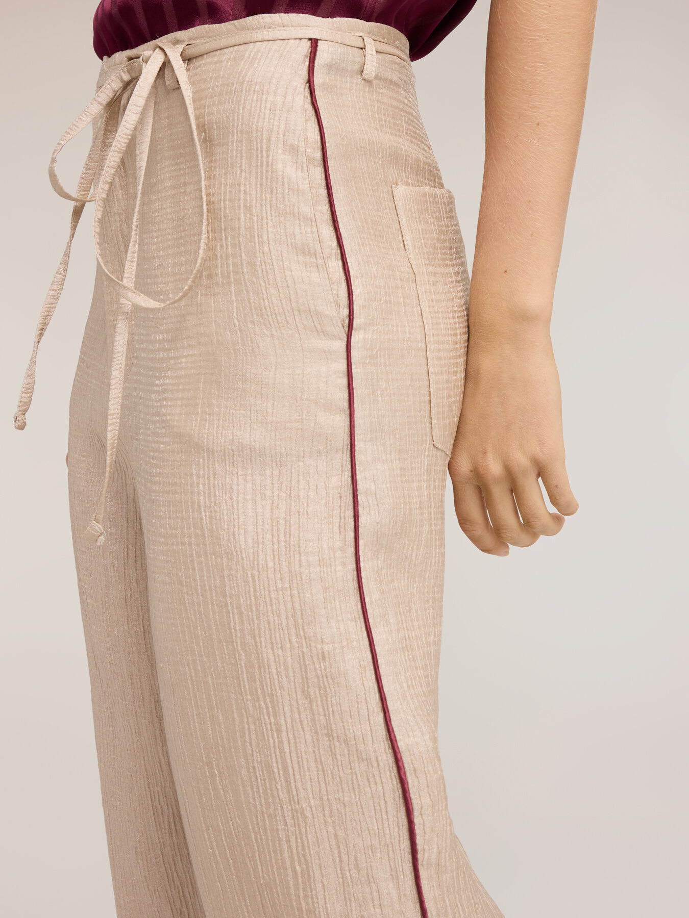 Palazzo pants in cr&eacute;pon image number 3