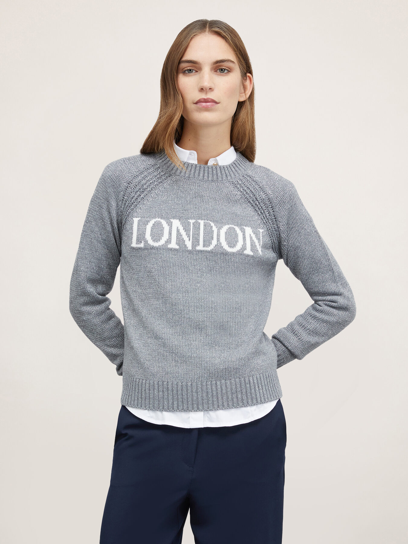 Jersey de cuello redondo con texto jacquard image number 2
