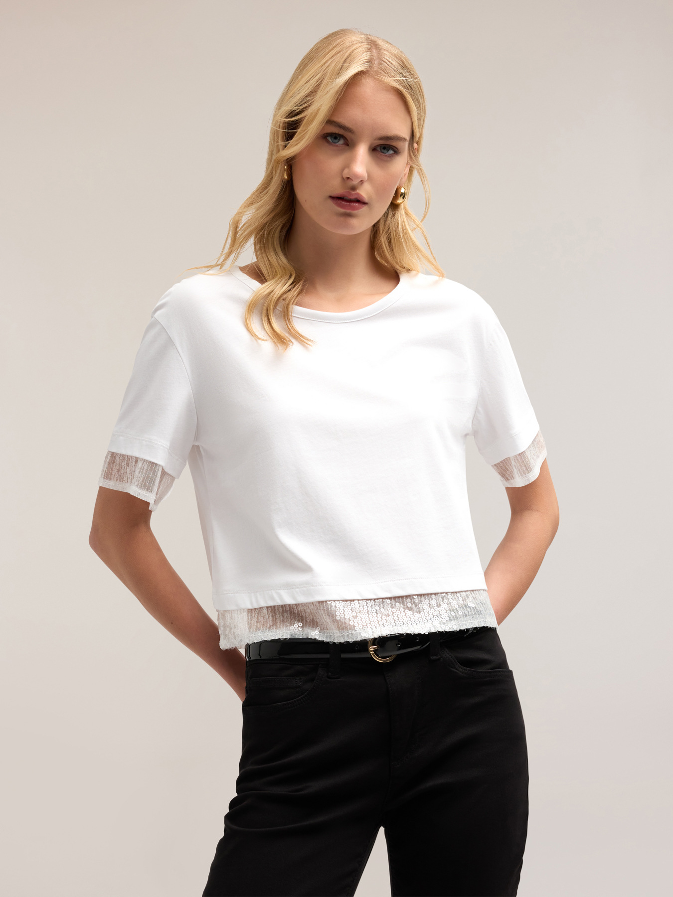 T-shirt con bordi in paillettes image number 0