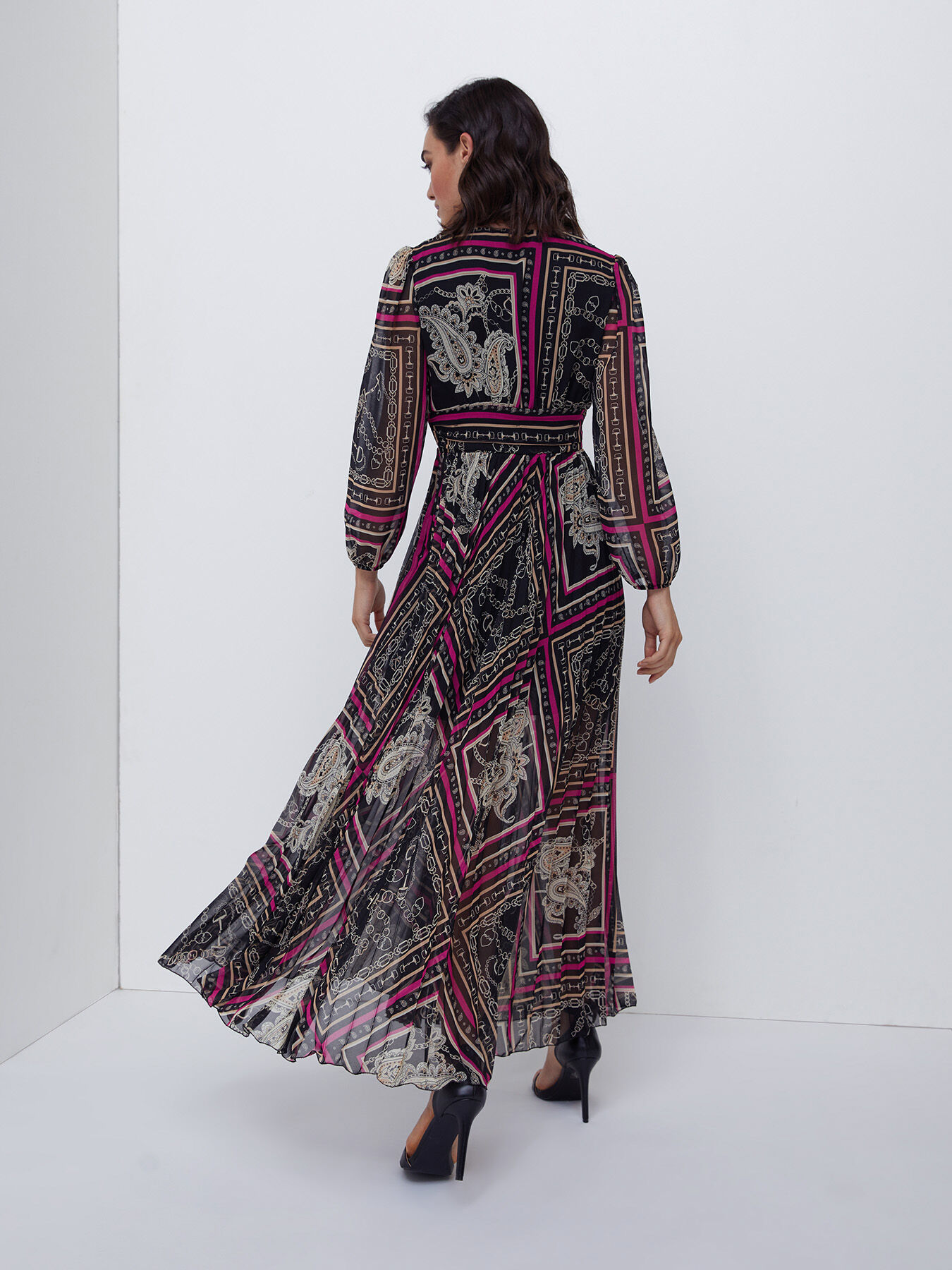 Robe avec jupe pliss&eacute;e imprim&eacute; cha&icirc;nes image number 1