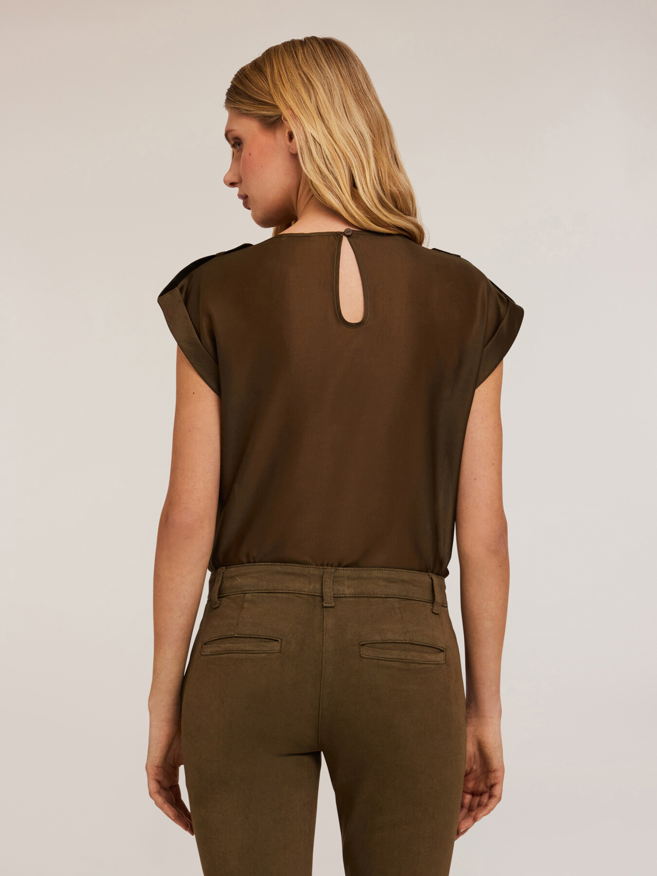 Blusa con tasche effetto satin image number 1