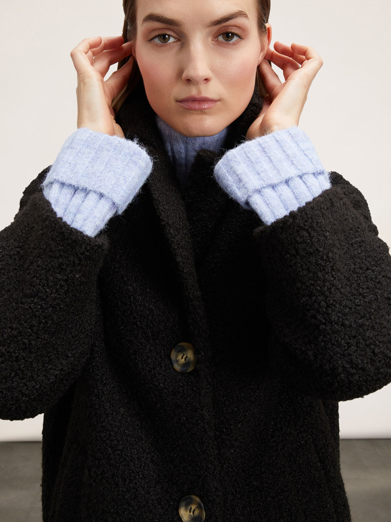 Einreihiger Boucl&eacute;-Mantel aus Wollmischgewebe image number 2