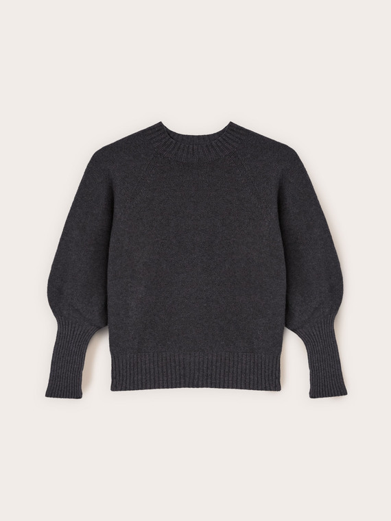 Sweater with voluminous sleeves