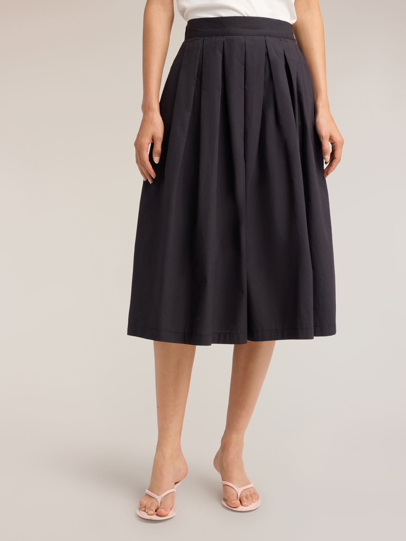 Midi skirt in poplin with pleats image number 2