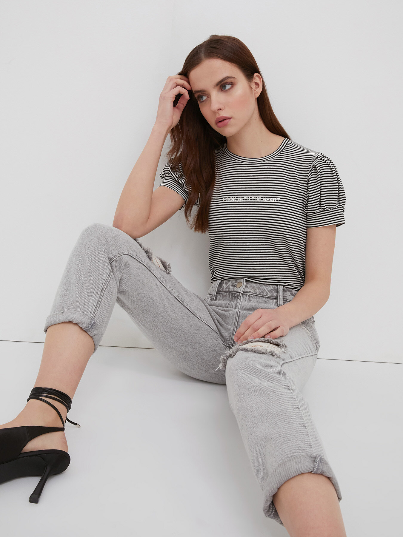 T-shirt a righe lurex con scritta image number 0