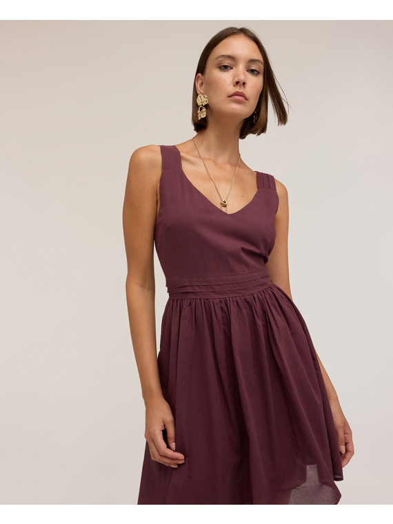 Ausgestelltes Kleid aus Baumwollvoile mit V-Ausschnitt