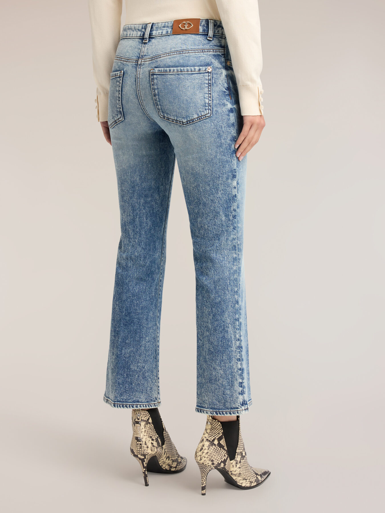 Kick flare jeans in stone washed denim image number 1